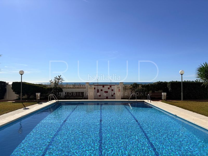 Foto 11716db4-4162-4d3f-9878-4887a028a5a6. Pis amb calefacció aparcament piscina a Lluminetes Castelldefels