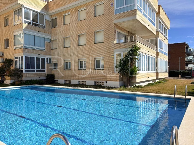 Foto 2ad5f273-7ff7-4548-9847-787bc4b892bd. Pis amb calefacció aparcament piscina a Lluminetes Castelldefels