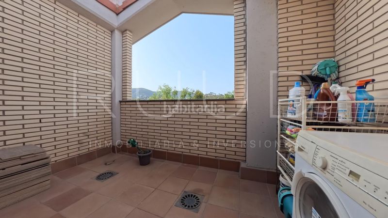 Foto ce3221b5-efe3-4775-9b72-ca329b2085cd. Duplex avec chauffage parking piscine dans Baixador Castelldefels