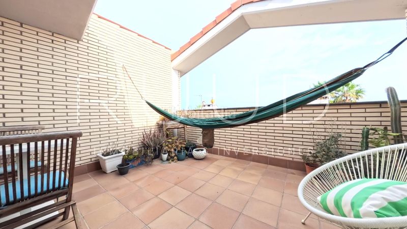 Foto d087888c-ef4a-4c17-bcb4-2f8103eb3624. Duplex avec chauffage parking piscine dans Baixador Castelldefels