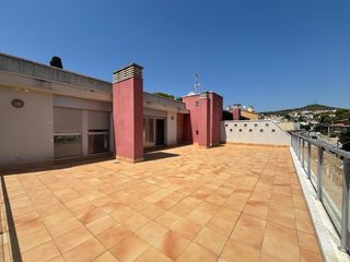Location Appartement  Avenida espanya. Ático con espectacular terraza y zona comunitaria