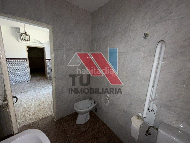 Foto ad8bf68f-8d4b-4c1e-9e27-ac1aee8bf1c1. Casa a calle madrid 42 a Fuensalida