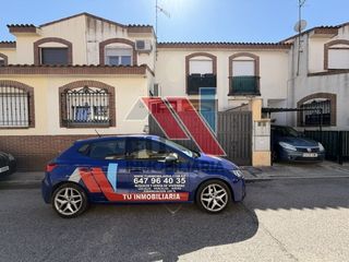 Chalet  Calle la aurora 3. Para entrar a vivir...