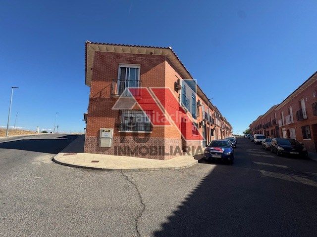 Foto 154198b3-93d2-4733-9bbf-2786a6fb7e53. Chalet en calle miguel servet 1 en Novés