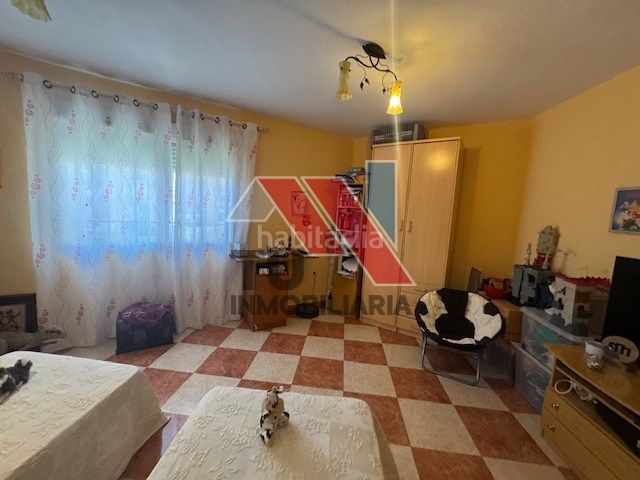 Foto 2ac1a8ae-42bc-47d0-bffd-65881f2b5a8c. Chalet en calle miguel servet 1 en Novés