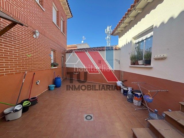 Foto 95d73d62-e7d3-4235-81f8-9bb3bc3f5ab9. Chalet en calle miguel servet 1 en Novés
