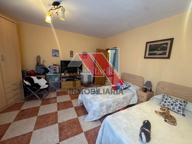 Foto a61fb77a-67b9-4900-8104-b4ace59c721d. Chalet en calle miguel servet 1 en Novés