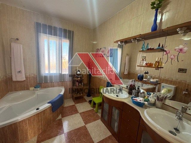 Foto b7817745-60b5-4c8b-81f9-fd9ecda3b06a. Chalet en calle miguel servet 1 en Novés