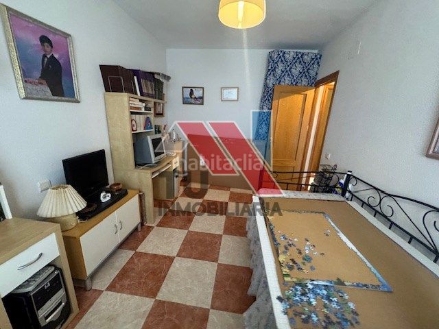 Foto cf3d19fa-ed41-4210-a80d-f3042d3cd038. Chalet en calle miguel servet 1 en Novés