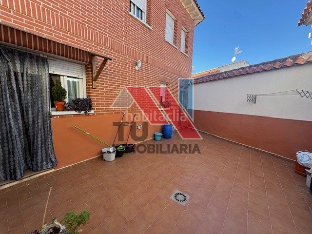 Foto d7e17fce-0296-4489-9e81-943a157a734d. Xalet a calle miguel servet 1 a Novés