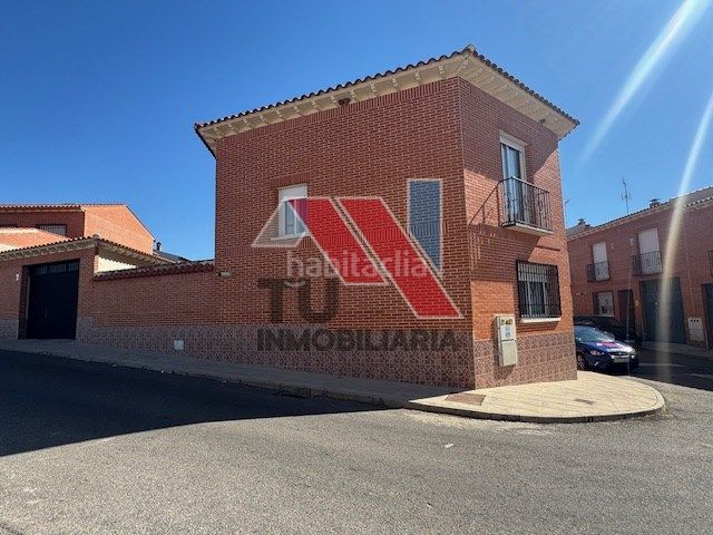 Foto e81881df-610e-4557-b8d3-f2686dbd10b8. Xalet a calle miguel servet 1 a Novés