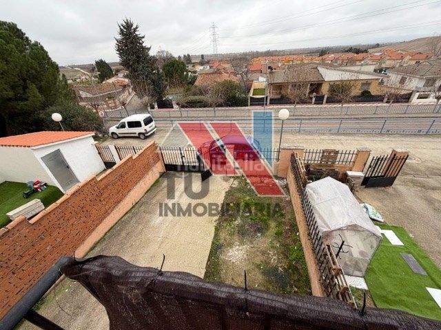 Foto 609e5ef1-e996-4b05-aa48-6d0e10c78462. Chalet en calle miragredos 33 en Otero