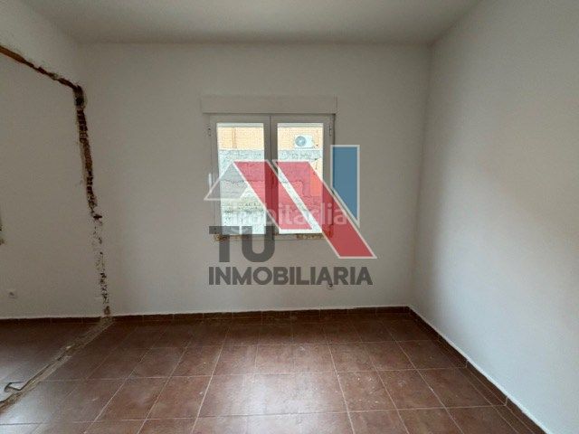 Foto 66b2272d-ddc0-410e-8f5c-8bb0177c1505. Chalet en calle miragredos 33 en Otero