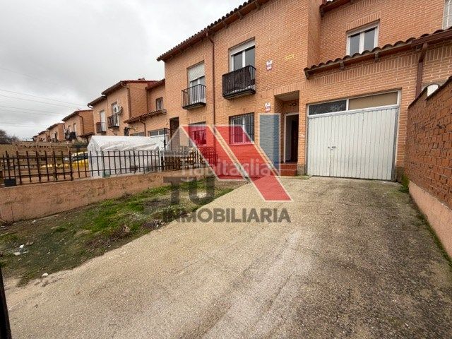 Foto 67b3364e-ece1-46b9-8311-9f83eda39eef. Chalet en calle miragredos 33 en Otero