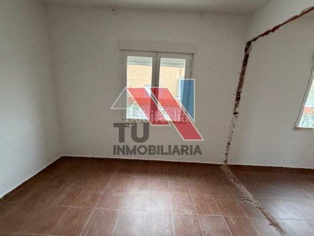 Foto b7261979-c744-472b-b042-76f15c4a17a6. Chalet en calle miragredos 33 en Otero