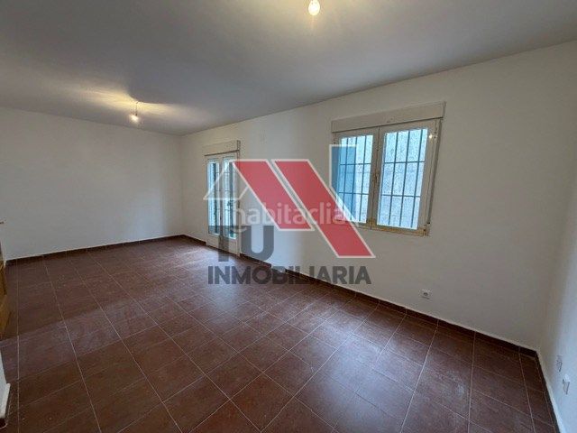 Foto c25fd5b5-36ed-405f-9ba0-7e523f858f2c. Chalet en calle miragredos 33 en Otero