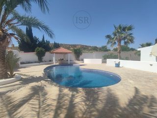 Chalet  Camino expulgaperros. Casa independiente en una planta abierta, con parcela de 4500 mt