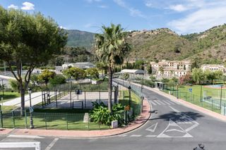 Piso  Avenida la moraleda 2. Luminoso �tico de 62 m� con terraza y vistas despejadas a la mon