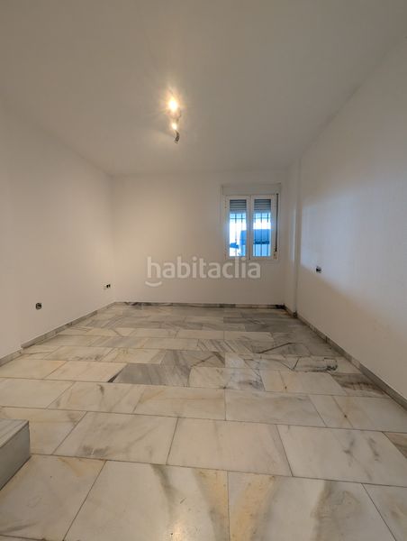 Foto 61187b3d-a0c9-41a1-879f-7f4d481bd976. Dúplex a calle sidney 237 a altos de Estepona Estepona
