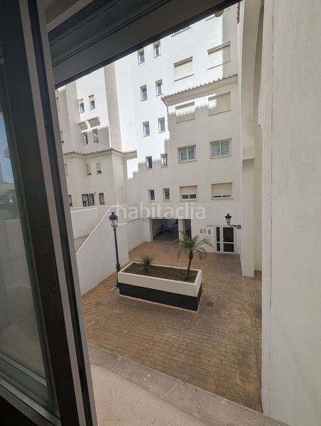 Foto 49f0ae9b-025a-4c83-9782-b176daed2cae. Apartament amb aparcament piscina a puerto de Estepona Estepona