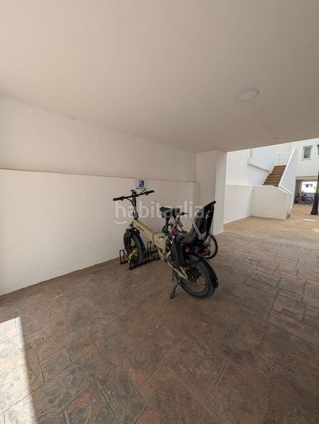 Foto c85be9e9-dbe1-483d-a257-ff144dd24815. Apartament amb aparcament piscina a puerto de Estepona Estepona