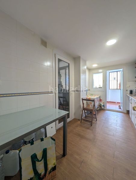 Foto f7f5dd18-fcbf-4b65-a700-e9baf4c6f115. Apartament amb aparcament piscina a puerto de Estepona Estepona