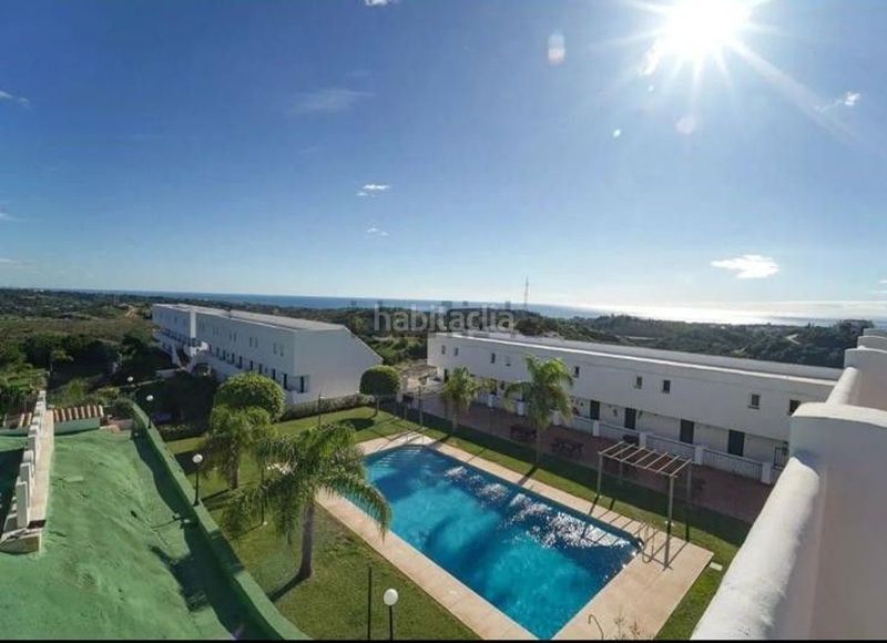 Foto 8330d43d-1cab-4e00-8303-639a42b85e71. Dúplex amb piscina a altos de Estepona Estepona