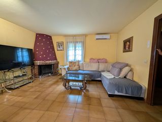Reihenhaus  Salvador dali. Vivienda con gran potencial de reforma en el centro de estepona