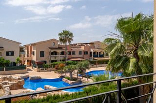 Apartament a Cort. Luminoso piso familiar con piscina, garaje y jardin