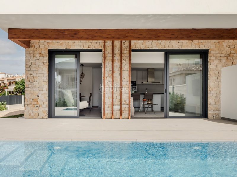Foto f89cef94-7657-4eef-808d-071d224ea765. Casa aparellada amb piscina a Cala Ratjada Capdepera