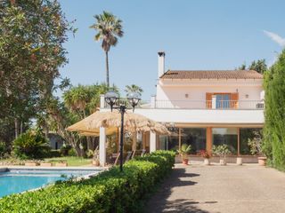 Maison à Centro. Finca con piscina y pista de tenis privada