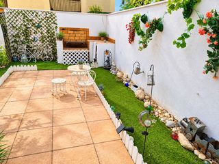 Maison jumelée à Binissalem. Casa de pueblo con jardín y azotea en el corazón de binissalem