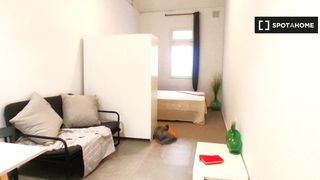 Rent Flat in Barrio Benicalap. Estudio en alquiler en benicalap, valencia
