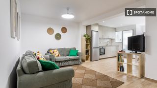 Rent Flat in La Bega Baixa - Plaza Xúquer. Piso de 4 habitaciones en alquiler en la vega baixa, valencia
