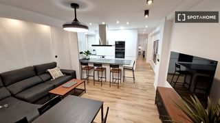Miete Etagenwohnung in Russafa. Piso de 4 habitaciones en alquiler en russafa, valencia.