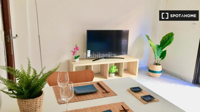 Foto dc33feba-9e37-42dd-b8ba-ef4edb57850d. Rent flat with heating in Aiora Valencia