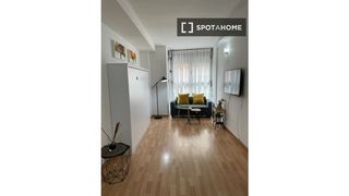 Rent Flat in Barrio Benicalap. Estudio en alquiler en benicalap, valencia