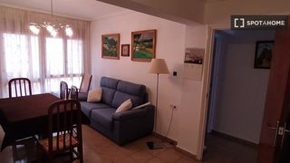 Miete Etagenwohnung in Ayuntamiento - El Salvador. Se alquila piso de 3 habitaciones en burjassot.