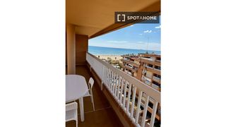 Rent Flat in La Patacona. Apartamento de 4 habitaciones en alquiler en alboraia.