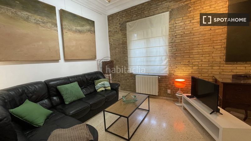 Foto 0bfaccba-c9a7-4a8c-867e-e37c95bec800. Rent flat with heating in La Seu Valencia
