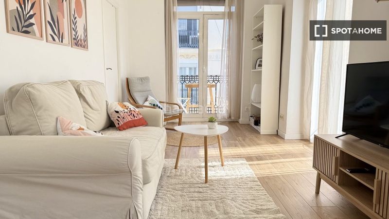 Foto efddc8ba-6c30-4989-8711-8f4944f6211b. Rent flat with heating in El Botànic Valencia