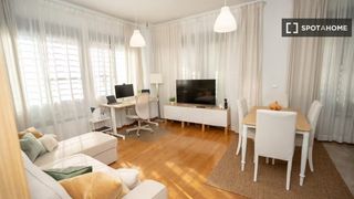 Rent Flat in La Creu del Grau. Piso en alquiler de 1 habitación en la creu del grau
