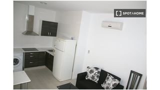 Rent Flat in Les Tendetes - Avenida Burjassot. Estudio en alquiler en el botànic, valencia