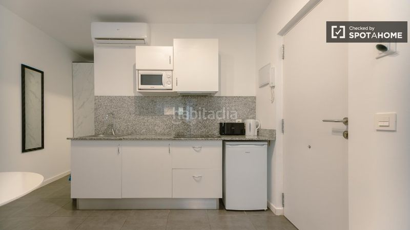 Foto 4985d976-2a12-41c3-8fd5-6e178b5eefc3. Rent flat with heating in Barrio Benicalap Valencia