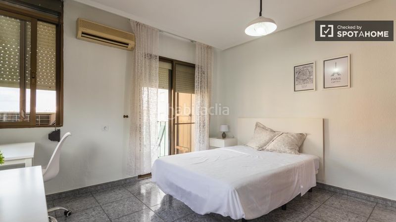 Foto 5a4c9542-a2f9-4b4b-833e-91a472c51030. Rent flat with heating in Aiora Valencia