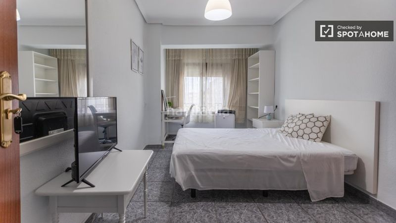 Foto 709768ef-b57a-4a8c-8bff-9bd146ee6d1e. Rent flat with heating in Aiora Valencia