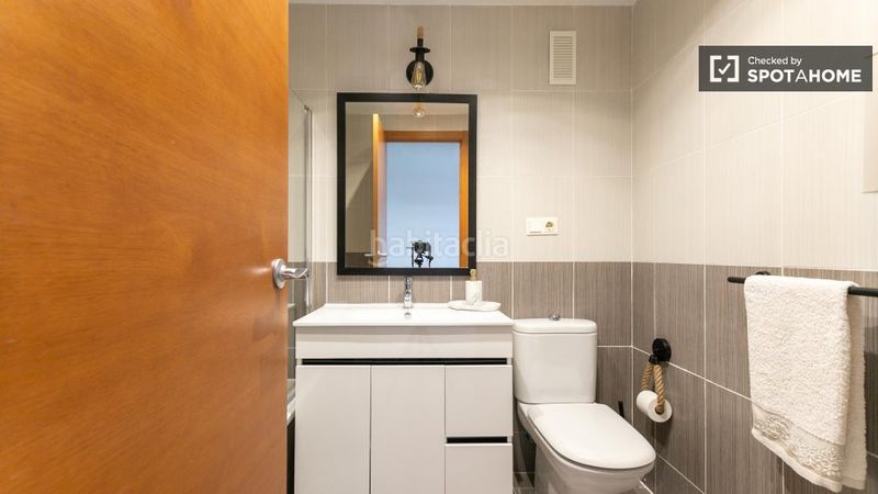 Foto 11b3548d-dcd2-4846-8926-a589eec096a4. Rent flat with heating in Russafa Valencia