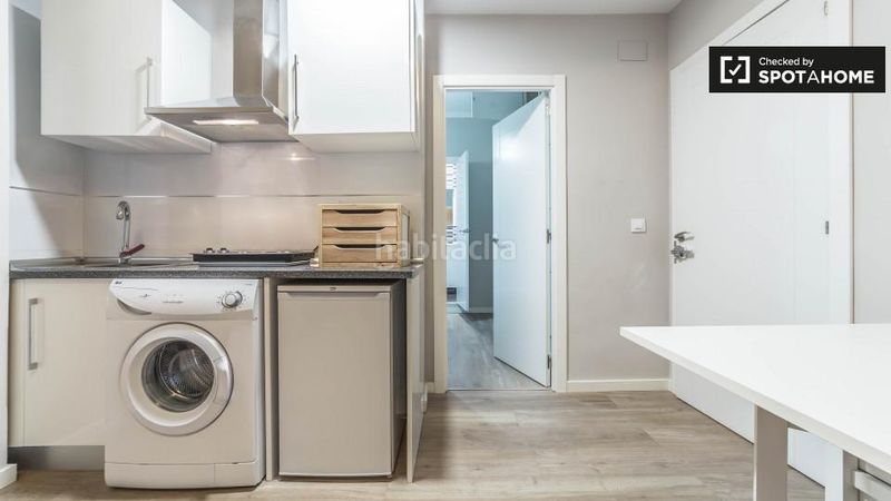 Foto 407cebd9-29e3-4c48-9b76-82b61989d499. Rent flat with heating in Gran Via Valencia
