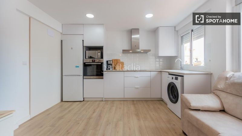 Alquiler Piso  en  El Cabanyal-El Canyamelar. Apartamento de 2 dormitorios en alquiler en valencia