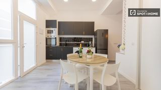 Rent Flat in En Corts - Doctor Waksman. Estudio en alquiler en en corts, valencia